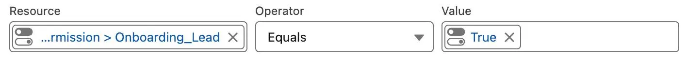 [Resource (リソース)] が [Running User's Permission (実行ユーザーの権限)] > [Onboarding_Lead]、[Operator (演算子)] が [Equals (次の文字列と一致する)]、[Value (値)] が [True] グローバル定数に設定されている一連の条件項目。