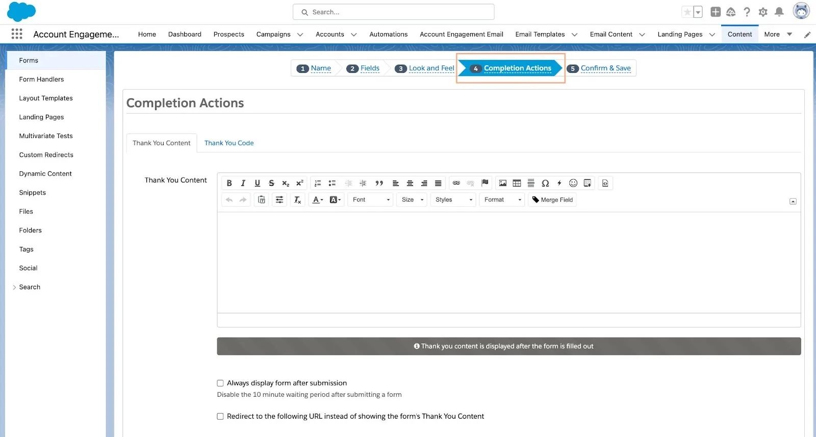 Form builder with completion action step 4 highlighted.