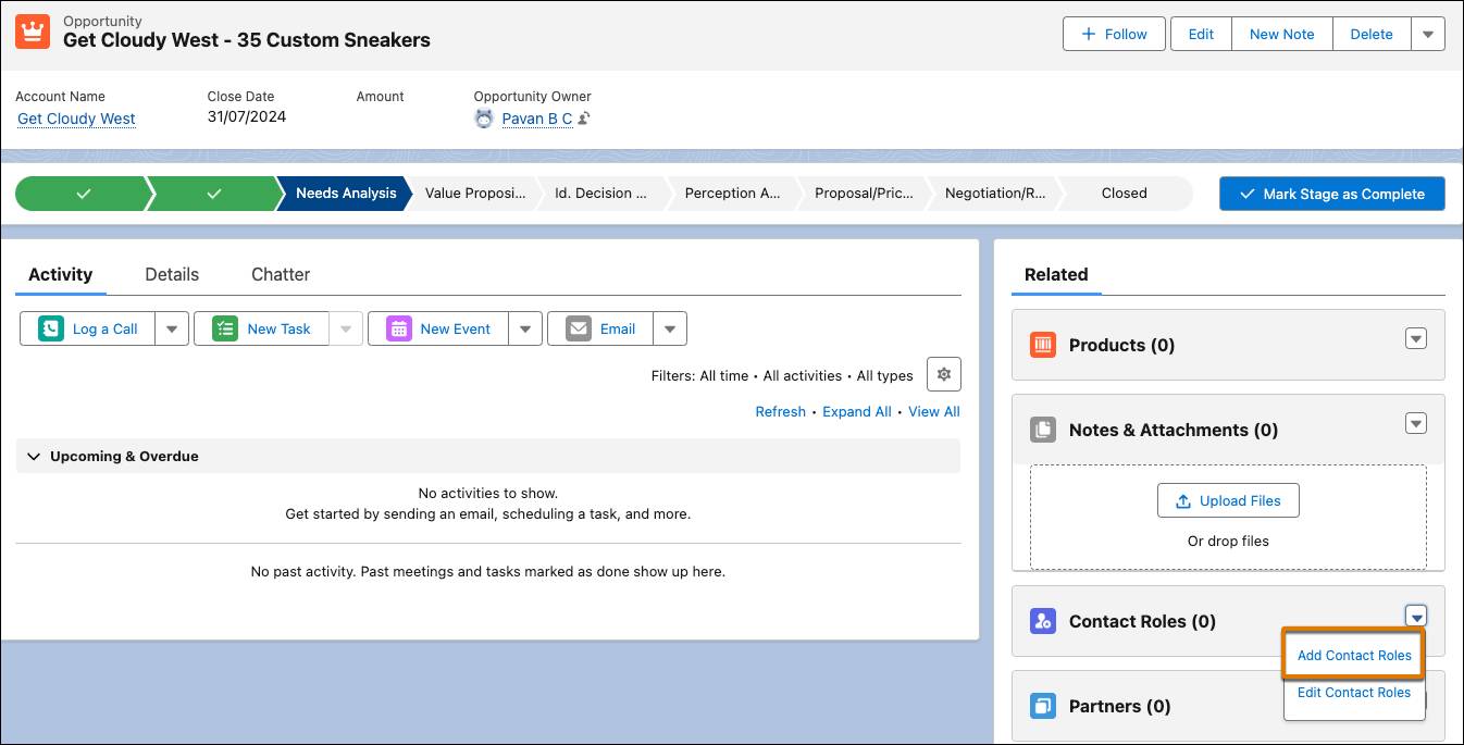L’étape du système consistant à ajouter un rôle de contact à une opportunité en cliquant sur Add Contact Roles (Ajouter des rôles de contact) dans la section Contact Roles (Rôles des contacts) de la page.
