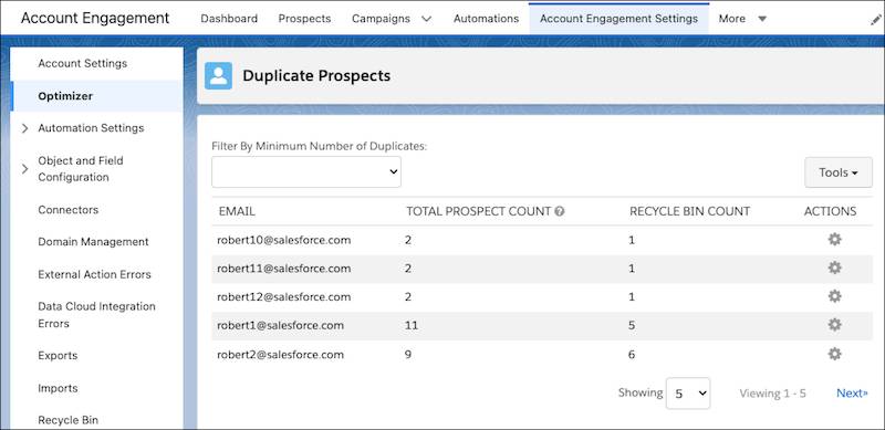[Account Engagement Settings (Account Engagement 設定)] タブに表示される重複する見込み客のリスト。