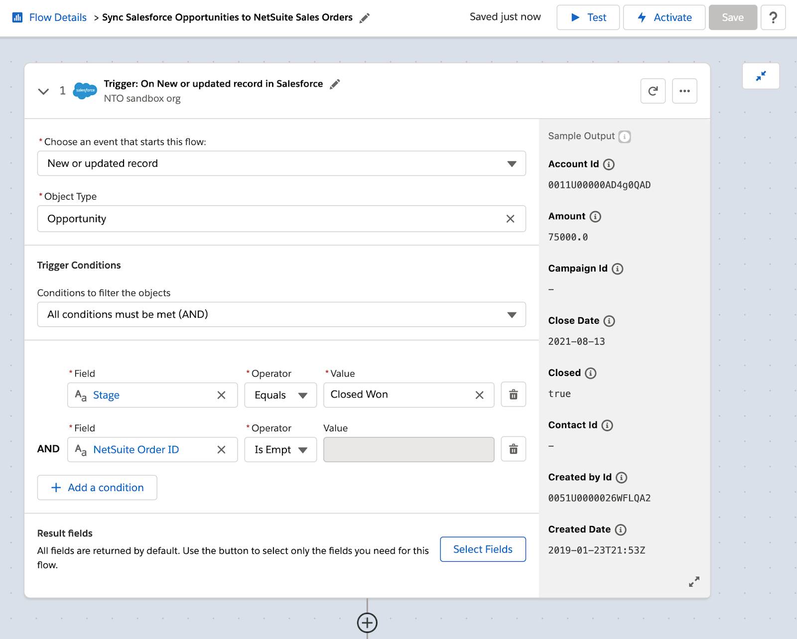 フェーズが商談成立、NetSuite 注文 ID が空という条件を使用して Salesforce の新規または更新された商談をトリガーとする、フローのステップ 1。
