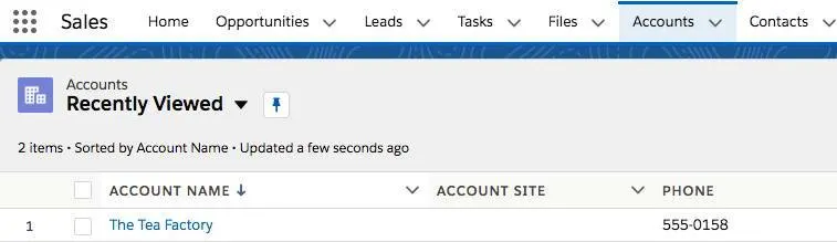 [Accounts (取引先)] ページの [Recently Viewed accounts (最近参照した取引先)] の下に [The Tea Factory] が表示されます。