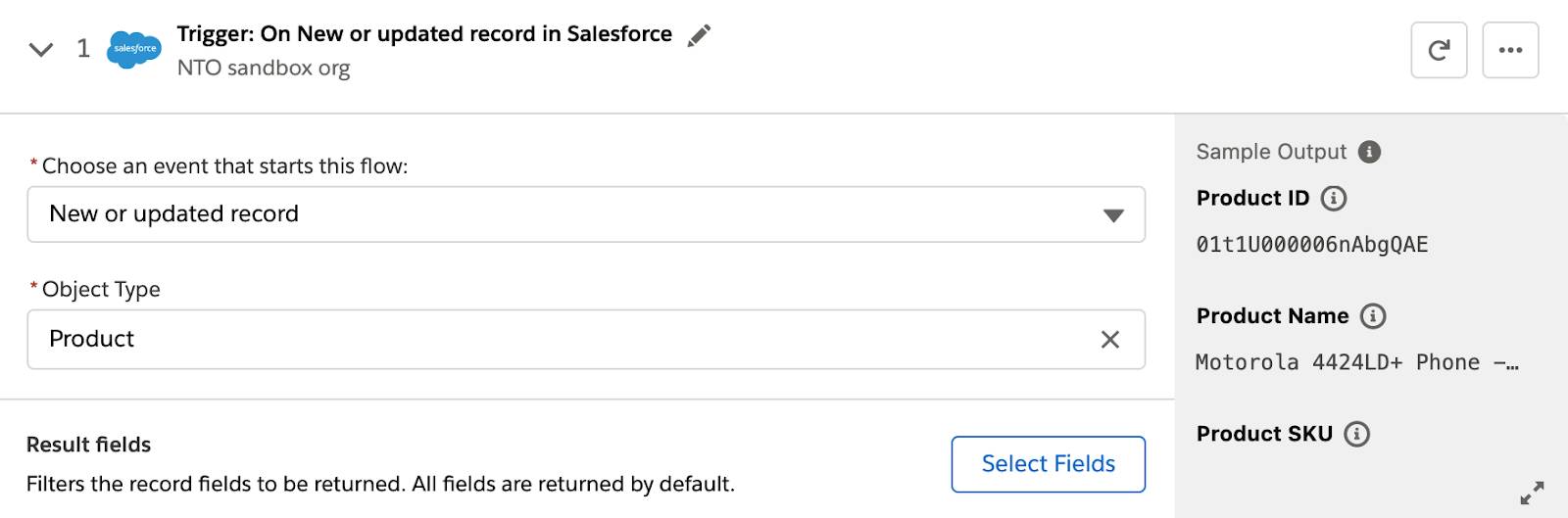 トリガーイベントやオブジェクト種別の項目と [Select Fields (項目を選択)] ボタンが表示されているフローのステップ 1