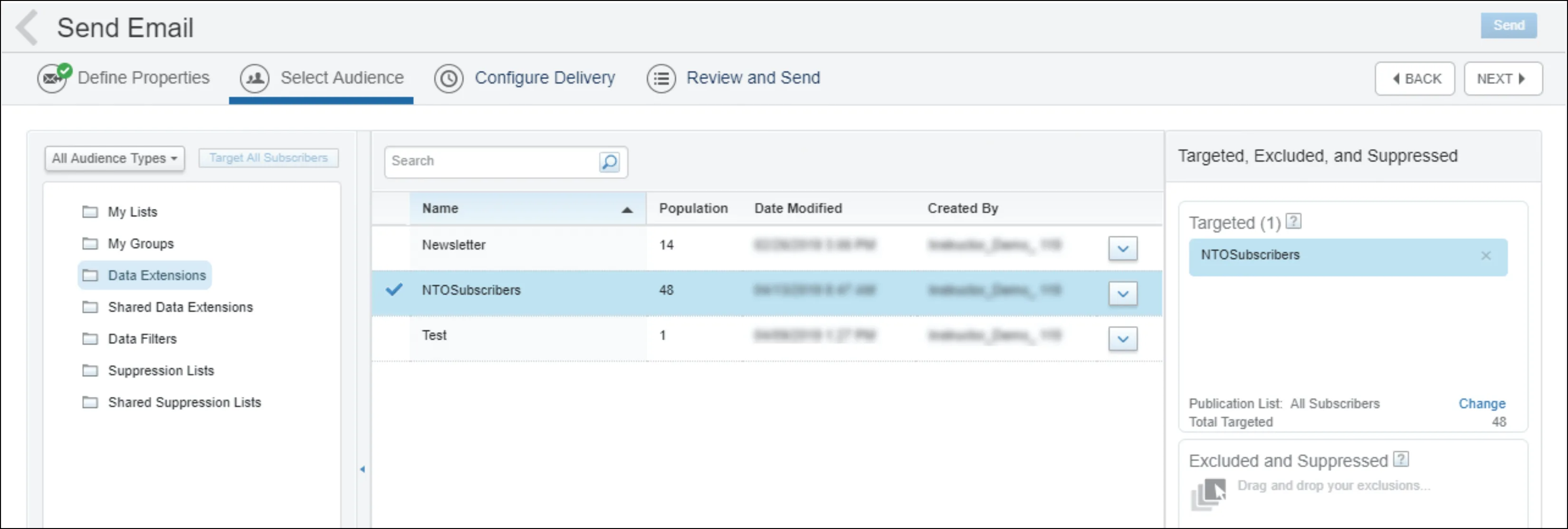 左端の列で [Data Extensions (データエクステンション)] が選択され、中央の列で [NTOSubscribers] が選択され、右端の列で [NTOSubscribers] が選択されていることを示すスクリーンショット。