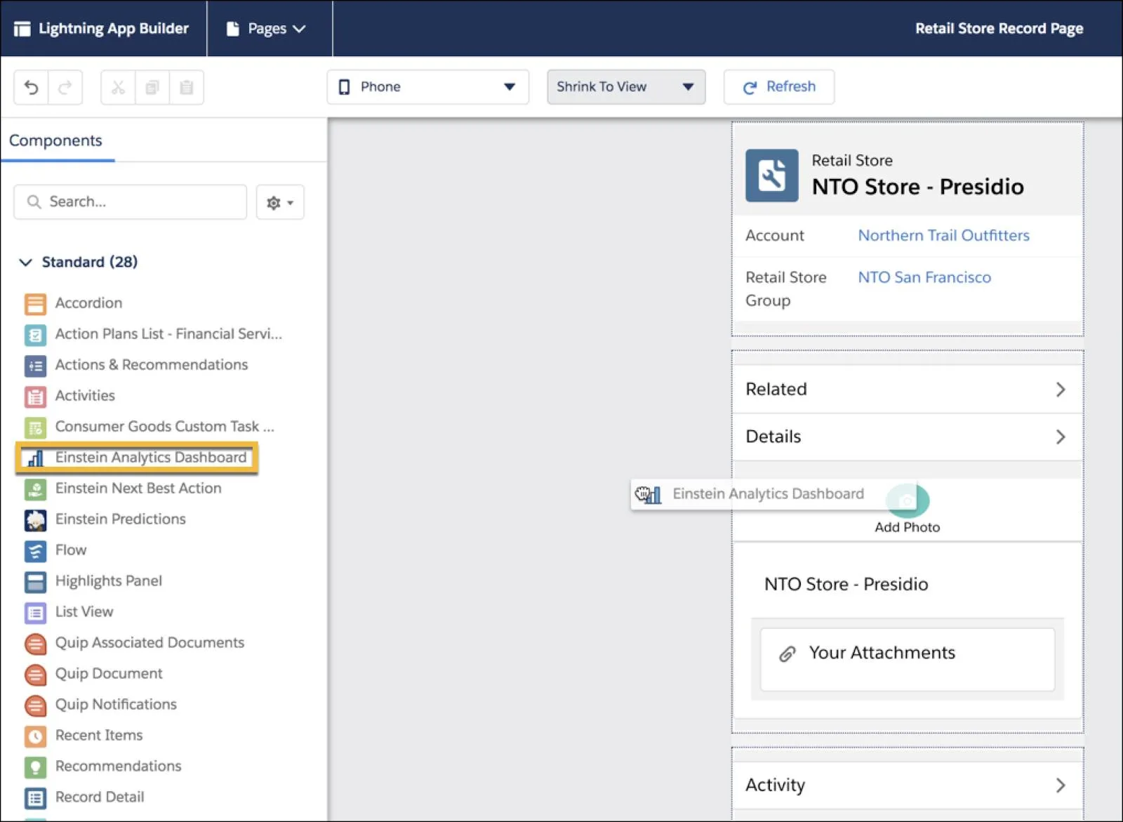 Lightning アプリケーションビルダーで Einstein Analytics ダッシュボードコンポーネントがページレイアウトにドラッグアンドドロップされている様子を示す店舗レコードページ。