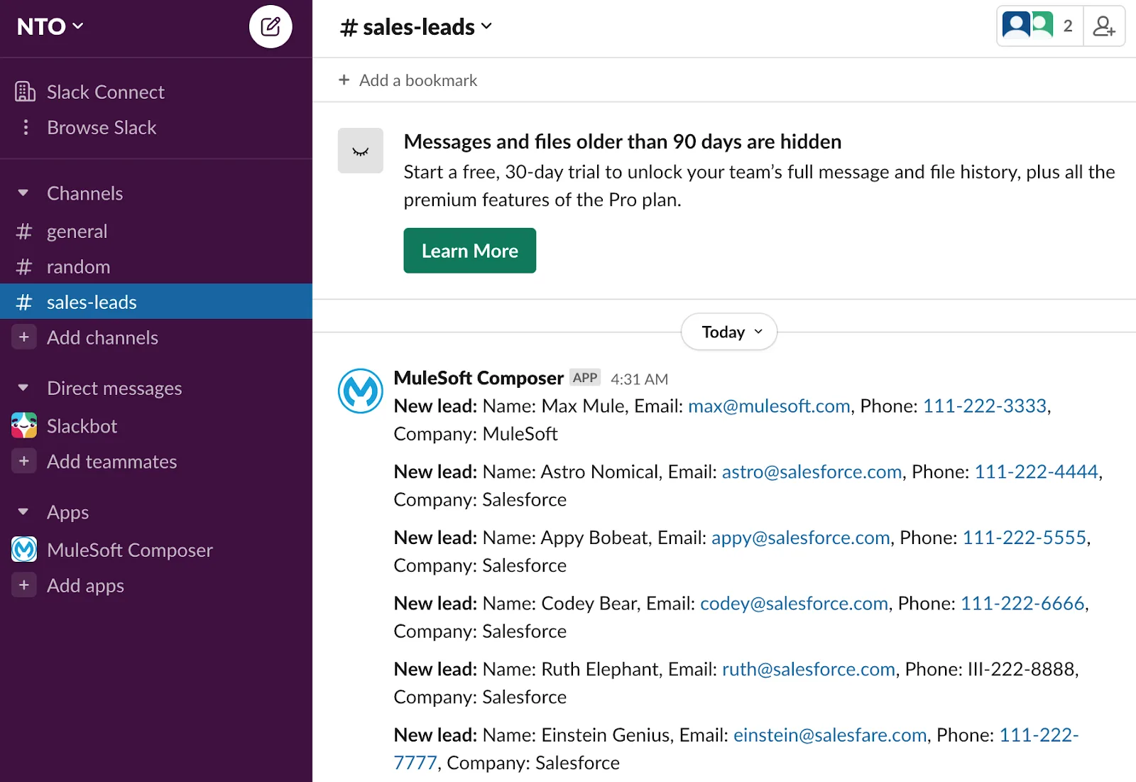 メールの添付ファイルから抽出された 6 件のリードのメッセージが表示されている Slack の sales-leads チャンネル。