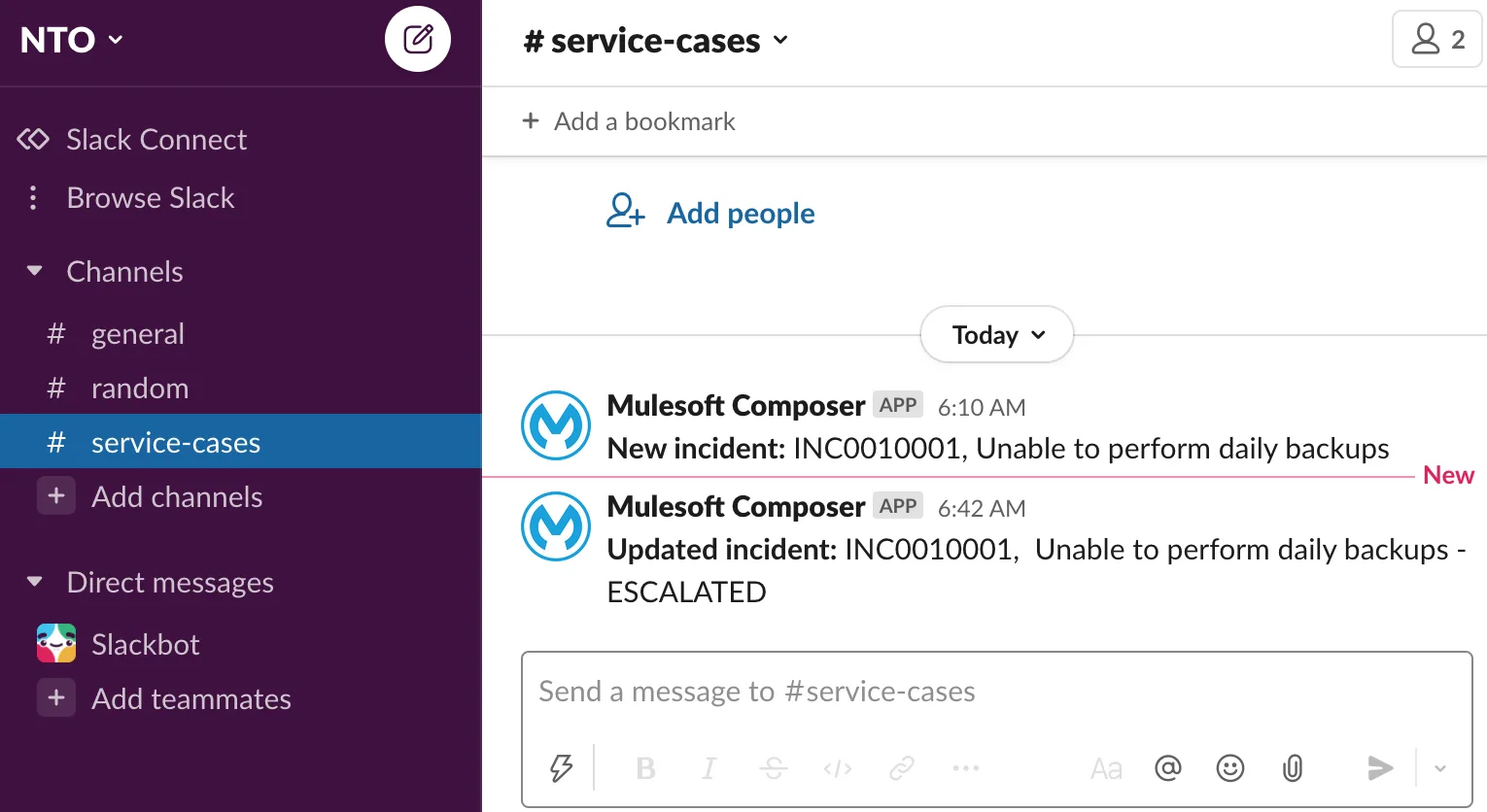 ServiceNow からの更新インシデントデータが表示されている Slack の service-cases チャンネル。