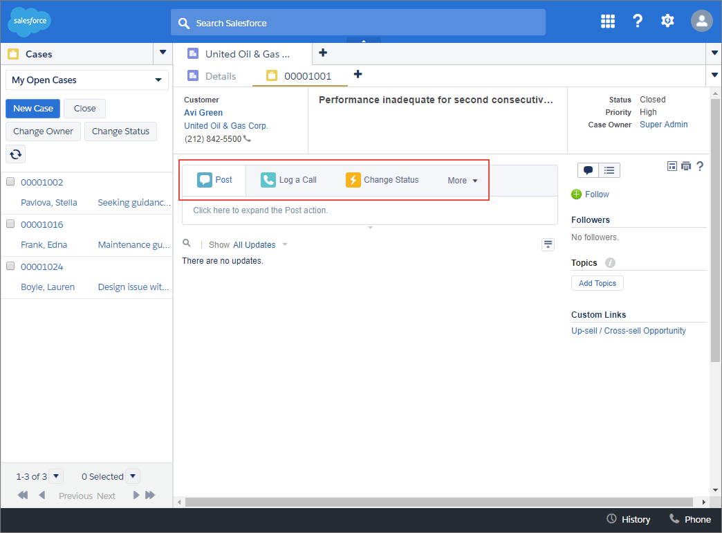 Salesforce Classic のコンソールのケース。ケースフィードパブリッシャーアクションが強調表示されています。
