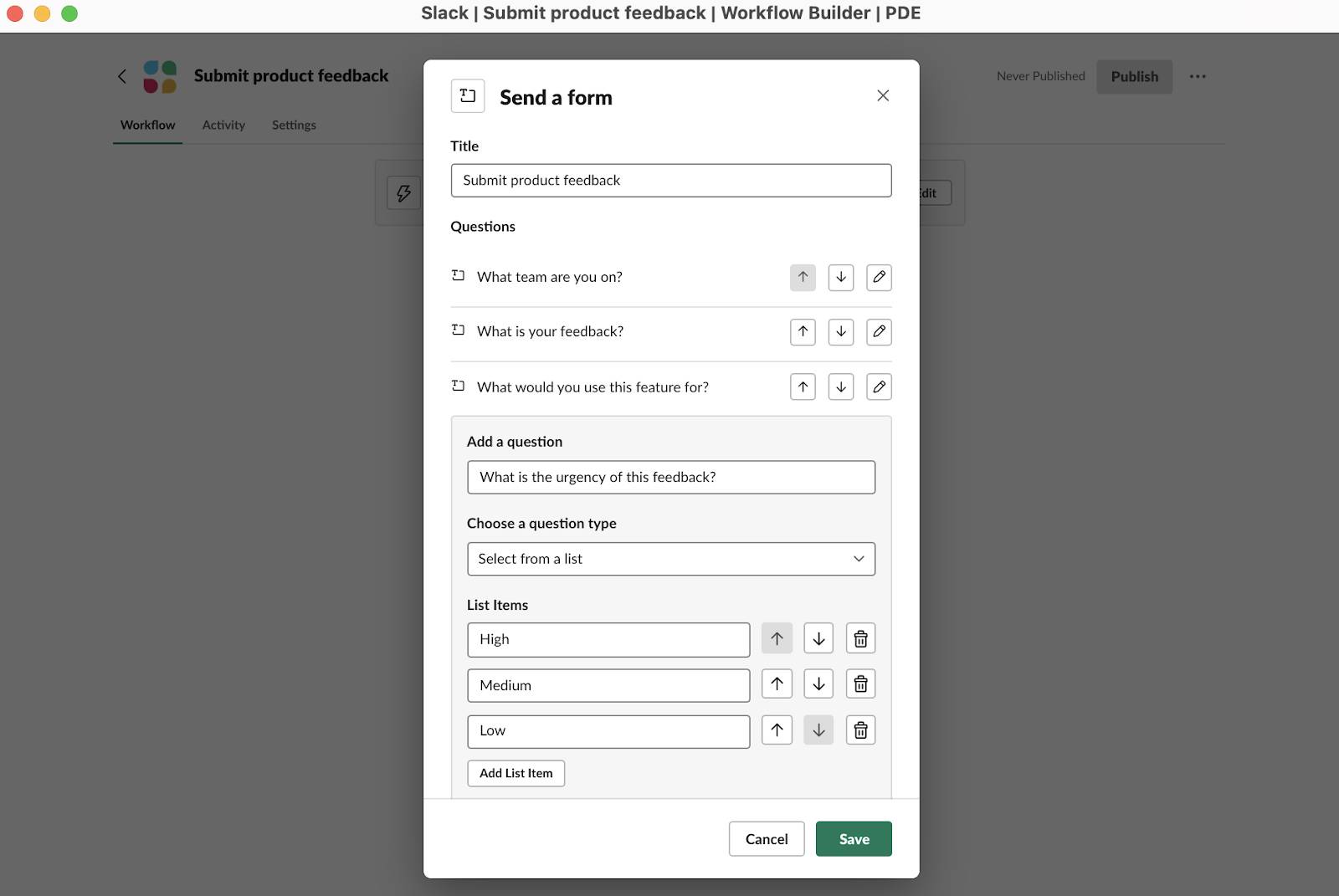 Einrichtungsaufforderung von 'Ein Formular senden' mit dem Titel und drei eingerichteten Fragen, wobei eine weitere Frage gerade konfiguriert wird