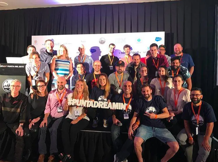 Gruppenfoto auf der Trailblazer Community-Konferenz 'Punta Dreamin’'