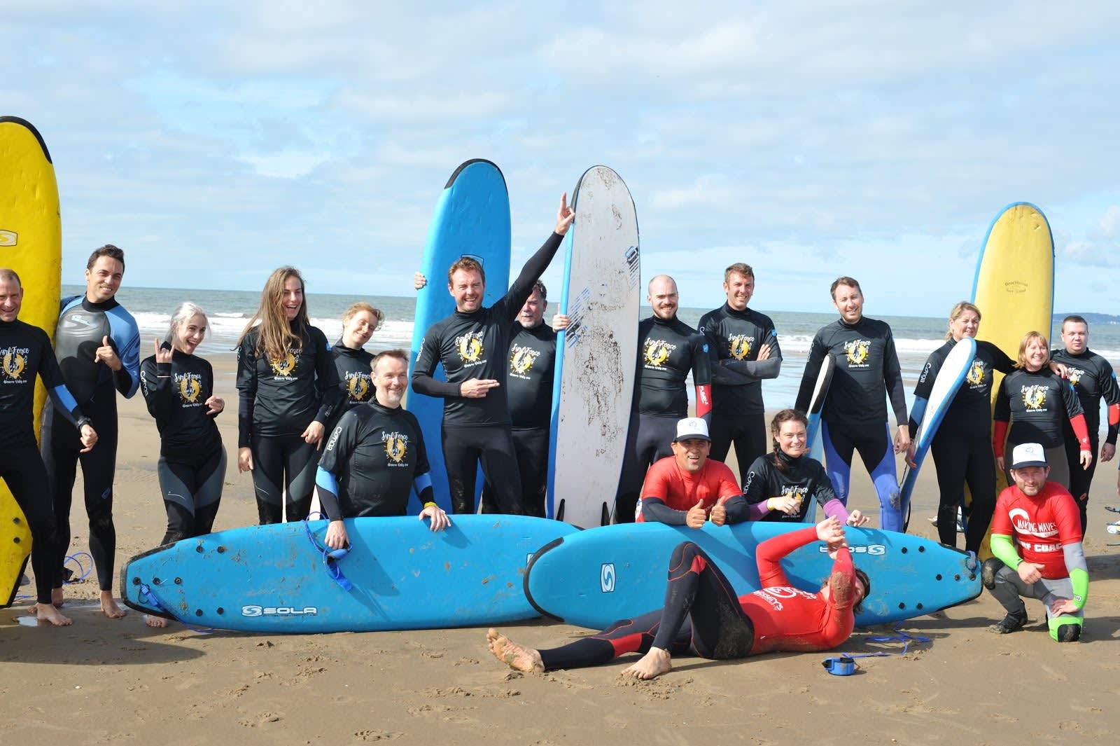 Fotografía grupal de la conferencia de Trailblazer Community tomada en Surf Force