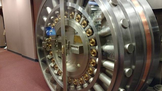 Bank vault door