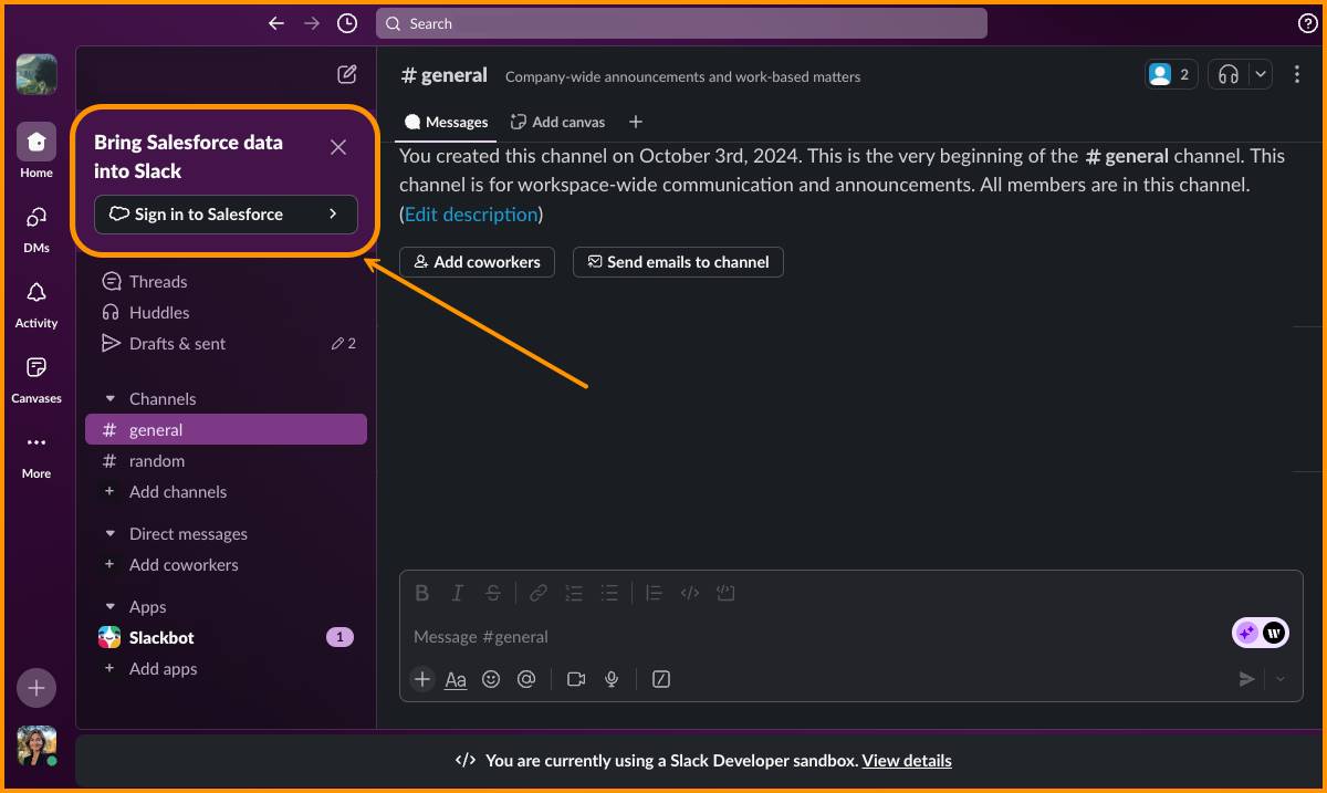 Fenêtre modale dans la navigation de gauche de Slack encadrée en orange avec une flèche orange
