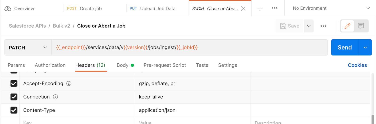 Janela de solicitação do Postman mostrando o campo de valor de Cabeçalhos definido como application/json.