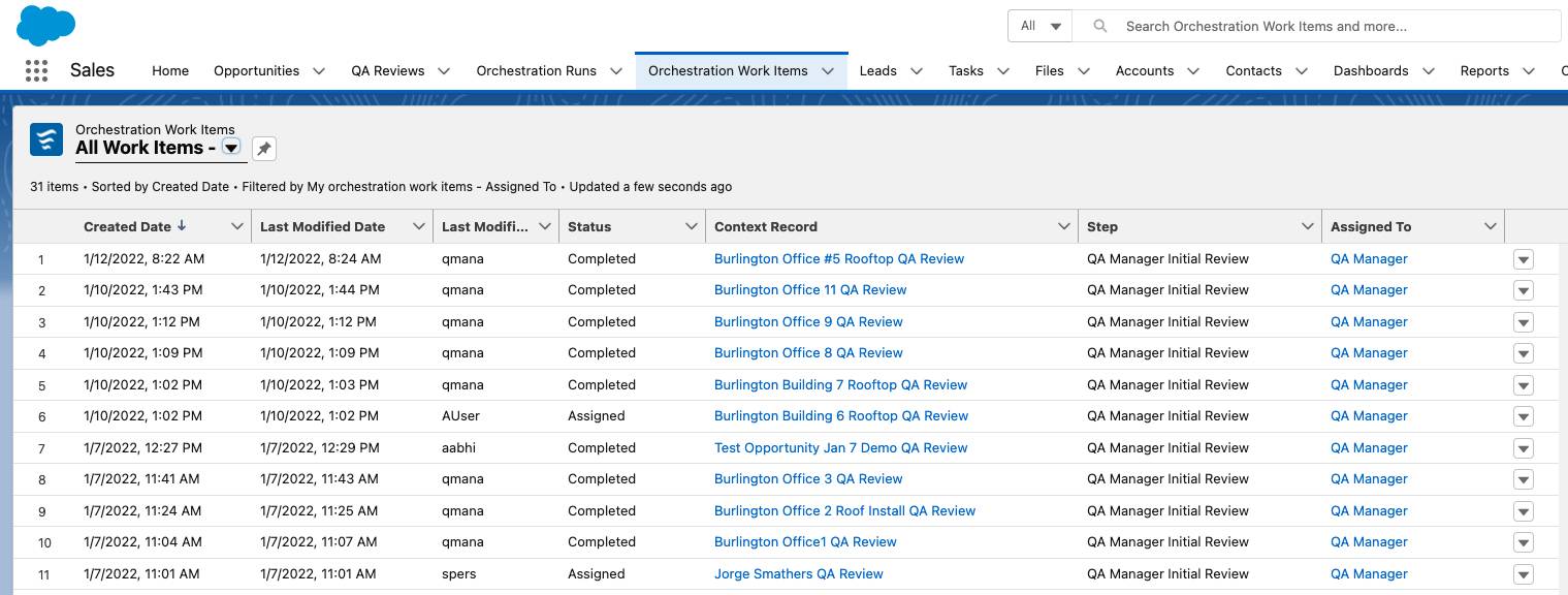 Écran Éléments de travail d’orchestration. Les colonnes sont Date de création, Date de dernière modification, Nom, Dernière modification par, Statut, Enregistrement de contexte, Étape et Attribué à