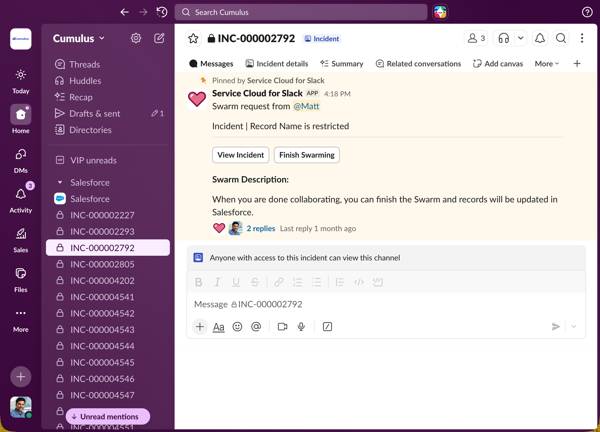 [View Incident (インシデントを表示)] と [Finish Swarming (スウォーミングを完了)] アクションボタンが示されている Slack のアダプティブカード通知。