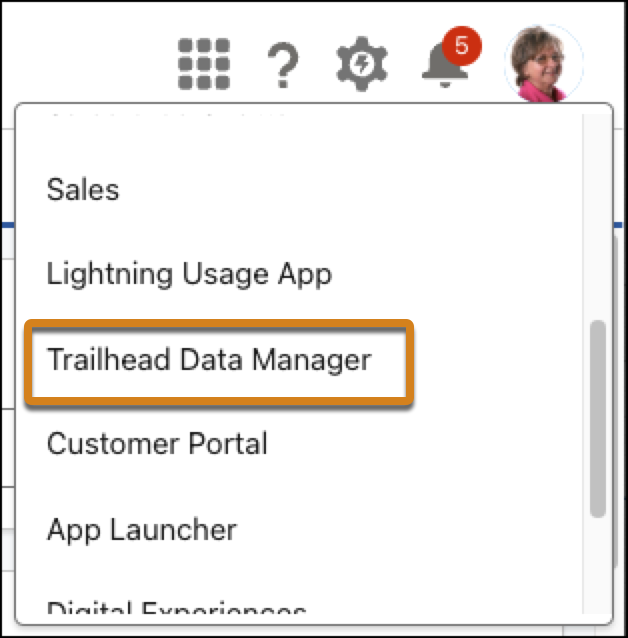 Analytic Studio の右上にあるアプリケーションランチャーのドロップダウンに表示されている Trailhead Data Manager