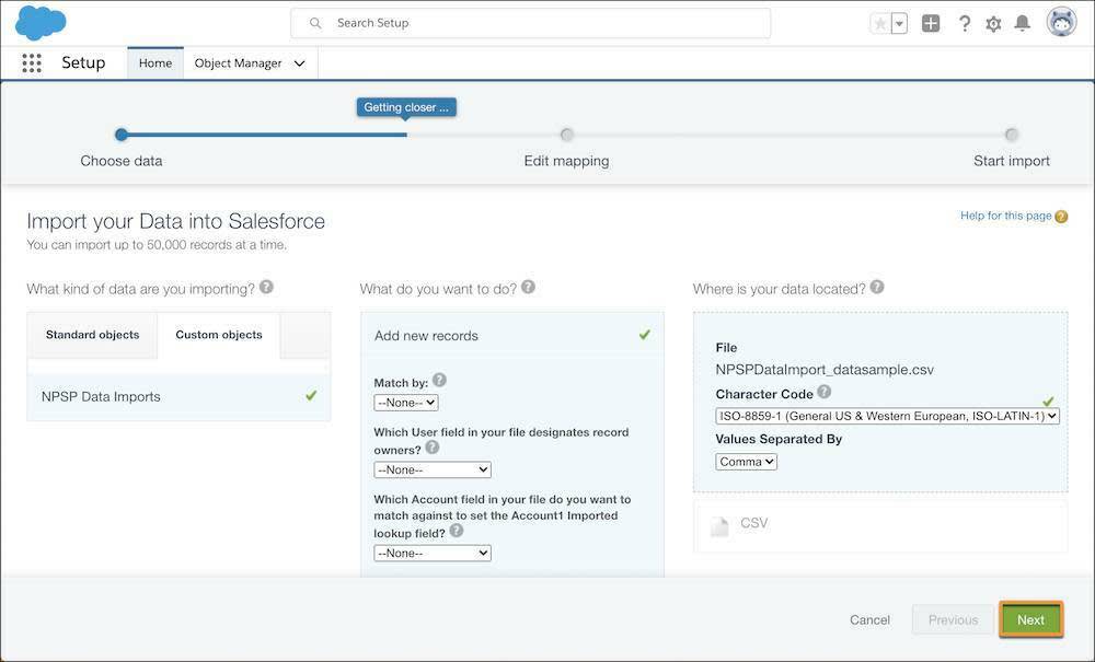 La page Import your Data into Salesforce (Importer vos données dans Salesforce), avec le fichier de téléchargement sélectionné et le bouton Next (Suivant) mis en évidence