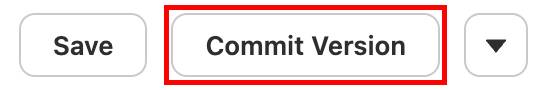 Botón Commit Version (Confirmar versión) resaltado.