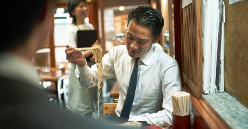 オール外食、食費1日2500円は妥当？貯蓄を増やしたい36歳独身