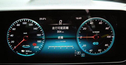 ベンツ初の｢ピュアEVモデル｣EQCに実車､極上の静かさと強烈加速に驚きが