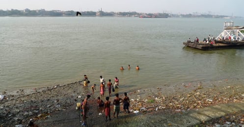 旅人には身近な脅威、イギリスの植民地を旅して広がった「コレラ菌」