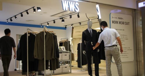 ワークマンに続け！ECで爆売れ「スーツ作業着」、コロナ禍であえて実店舗を作るワケ