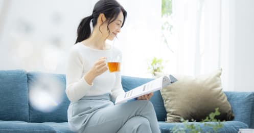 都内で暮らす50代独身女性の平均年収や貯蓄額、生活費はいくら？【2023年版】