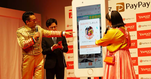 フリマアプリに｢PayPay｣参戦､王者｢メルカリ｣はどう迎え撃つ？