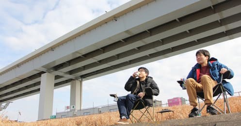 ベランダも酒場になる！GWは喧騒を避け「チェアリング」