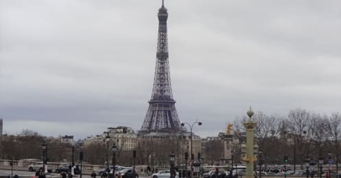 隣国イタリアで感染急拡大､｢新型コロナ｣に揺れるパリの憂鬱