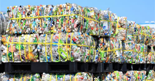 急速なプラスチック規制の背景にある日本の産業廃棄物処理ビジネスの問題点