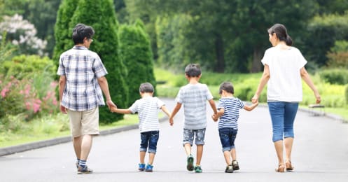 手取り世帯年収700万円。今のままで3人の教育費と住宅ローンと老後資金をまかなえる？ 
