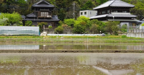 田舎の実家を相続したが当面住む予定なし。貸す？売る？空き家問題で迷った時の解決法