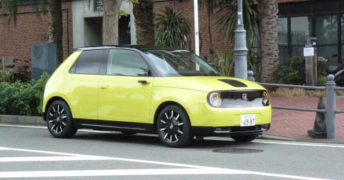 丸型デザイン「ホンダe」は“街の景色を変える”、EVとしての実力は？