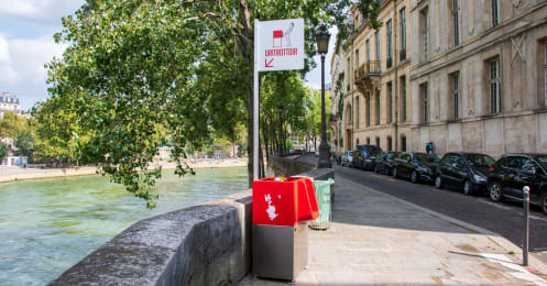 トイレと花壇が一体化？立ちション駆逐を目指すパリ最新の公共トイレ事情