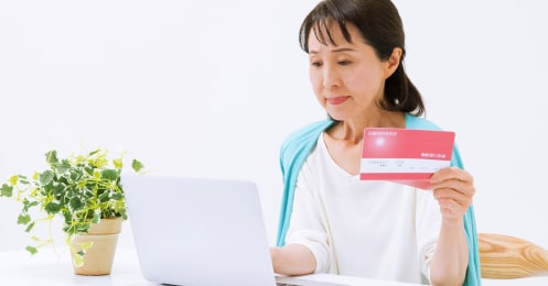 年金月6万、老後資金2200万の59歳独身女性。今からどれくらい資金を増やせる？