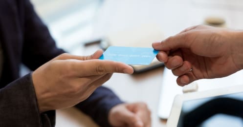 クレジットカードのメインカードの選び方、よく使うスーパーや携帯から具体的に考える