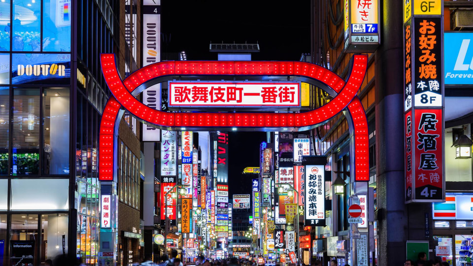 観光地化する歌舞伎町 訪日外国人の行き着く先が ゴールデン街 の訳