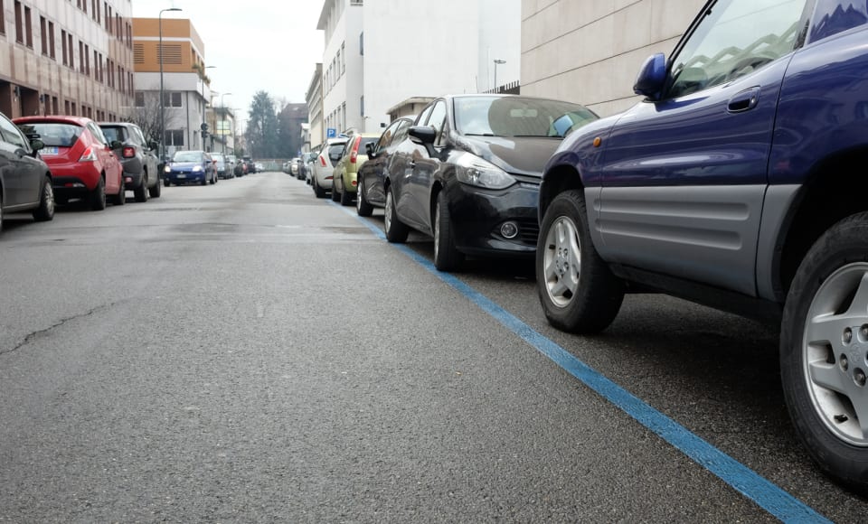 クルマはぶつけて止める イタリア人が車を大切にしない理由 money plus