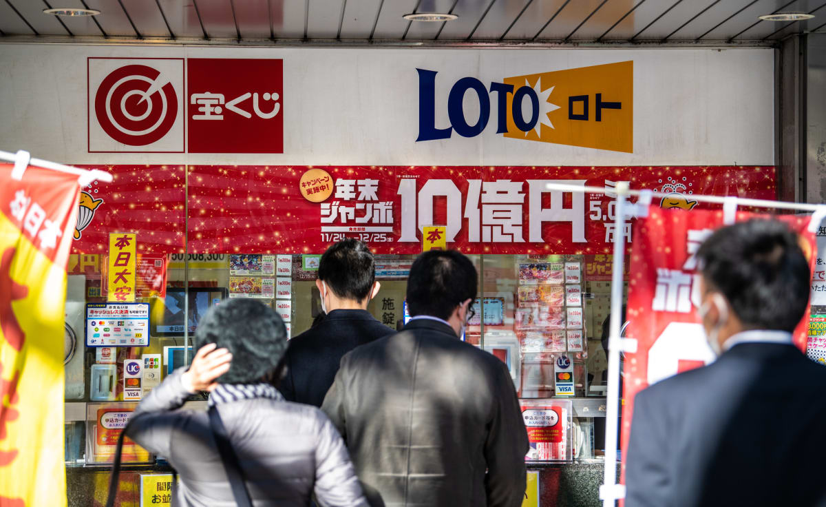 年末ジャンボ宝くじ10億円当たったら毎月いくら使える？ 年代別の取り崩しシミュレーション – MONEY PLUS