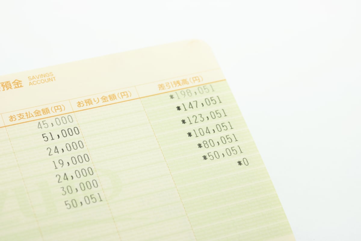 信用情報に影響も…銀行口座の残高がマイナスになるのはどんなとき？ – MONEY PLUS