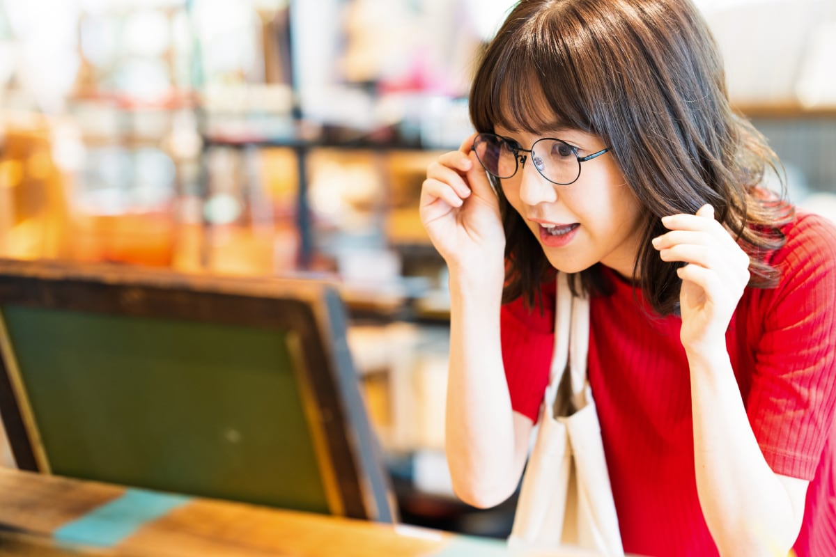 「Zoff」vs「JINS」:上場来高値更新中の2社、株価が割安なのはどっち? – MONEY PLUS