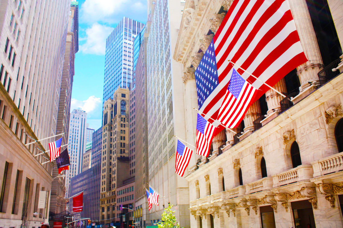 米国株は中間選挙後に上昇しやすい？過去19回の実績と2027年の企業業績 – MONEY PLUS