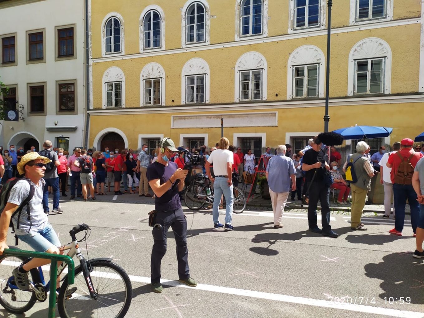 Who Is Afraid of Hitler's Town? A House and the Past Within Us