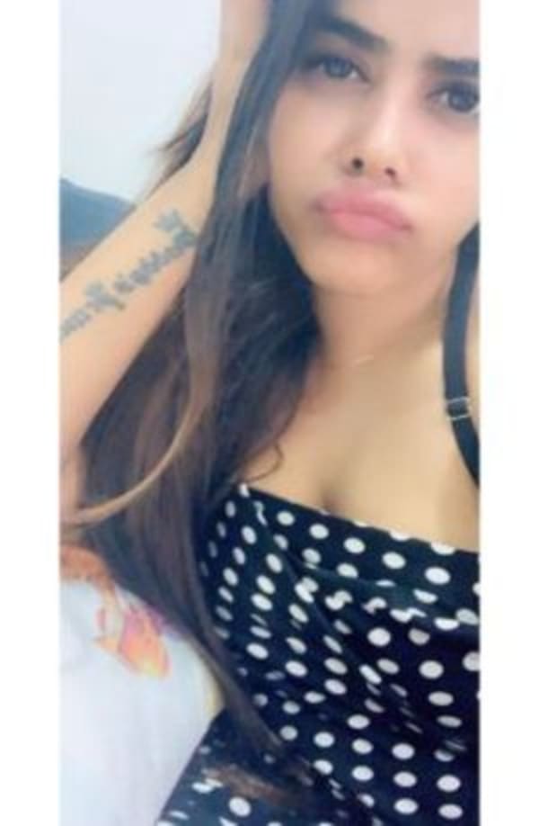 Simran Hyderabad Escort Photo 3