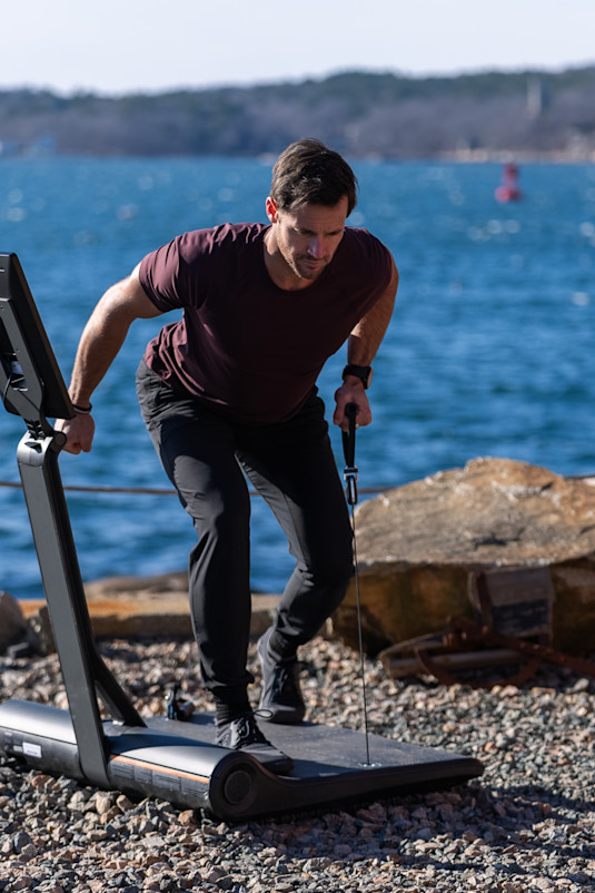 Single Arm Bent Over Row (Staggered Stance)