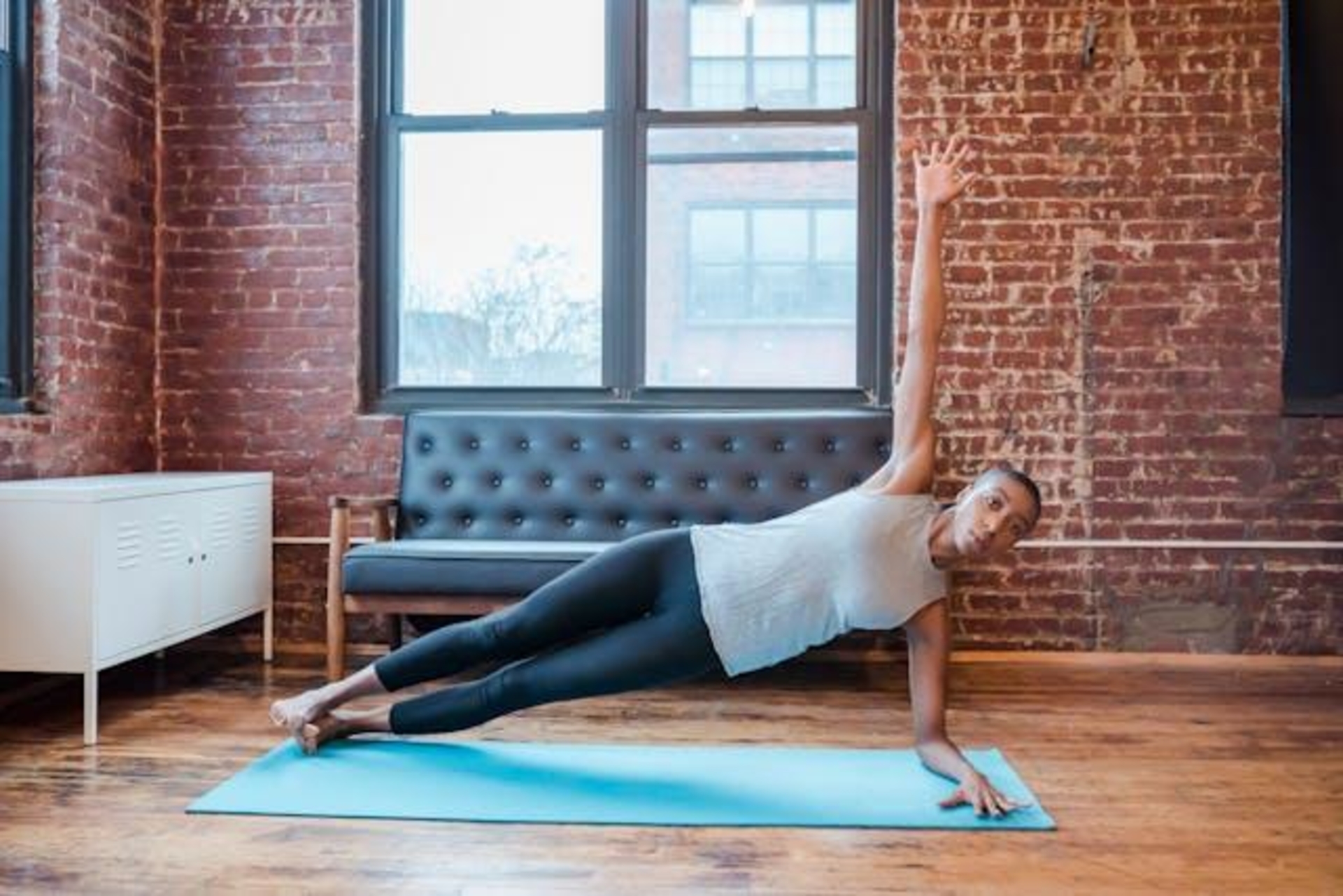 Woman does a quick at-home workout on a yoga mat.