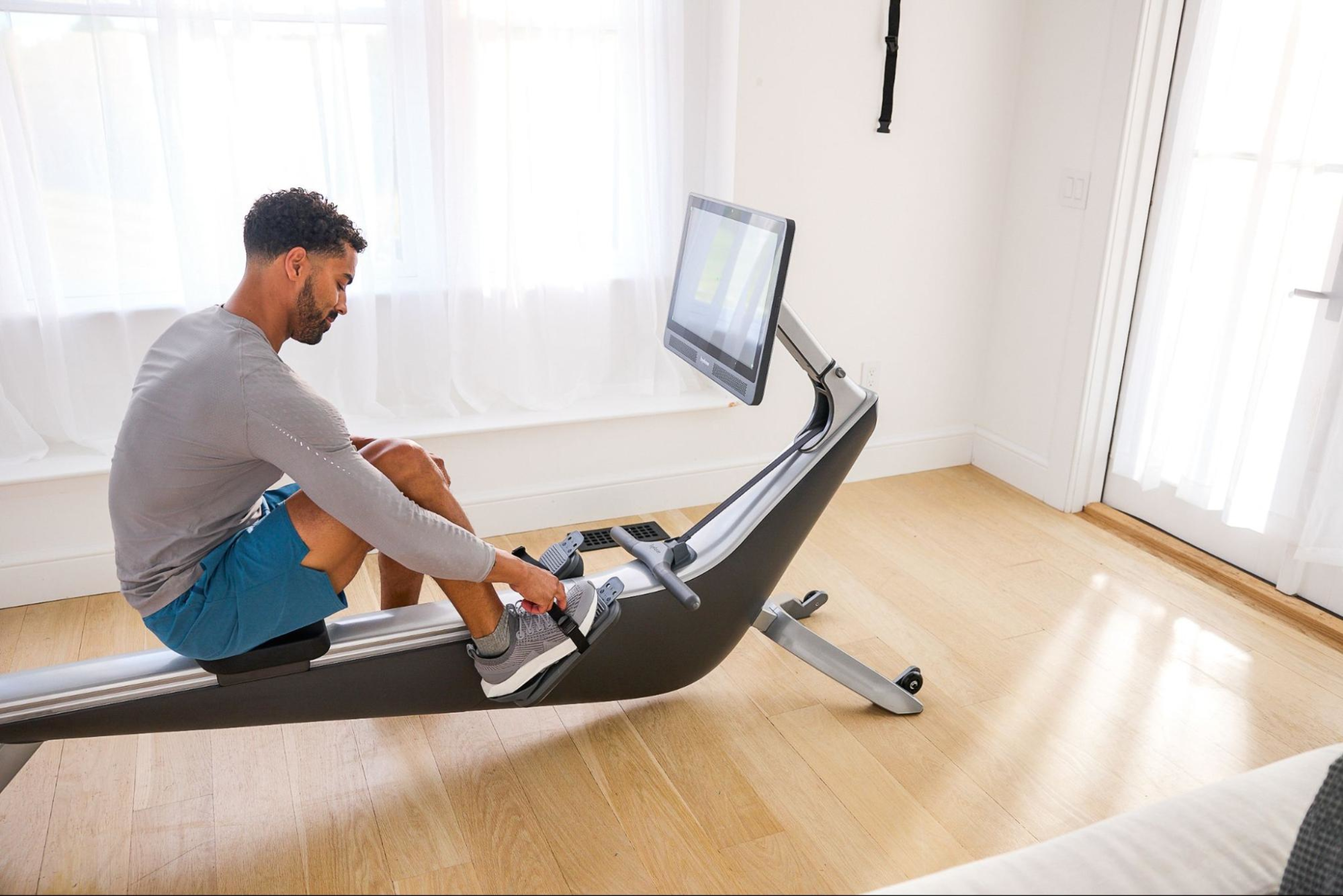 Man uses a rowing machine after a knee replacement.