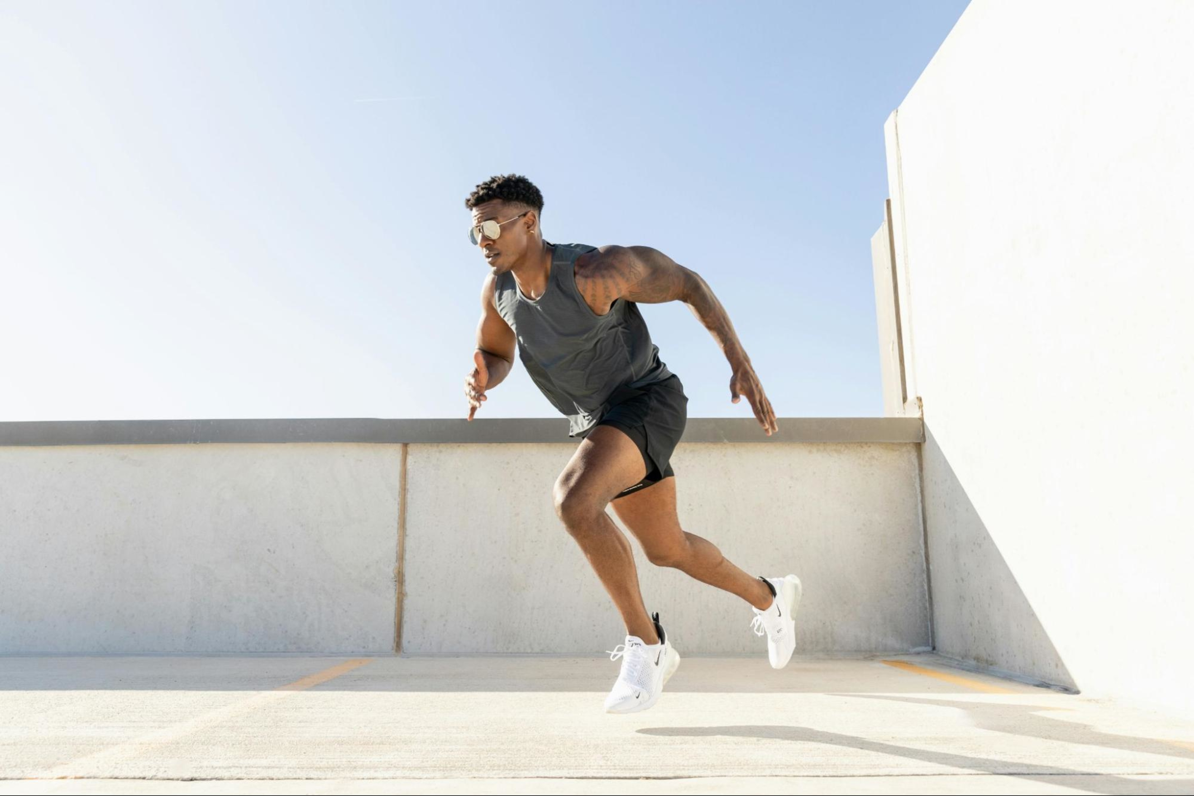 Man sprints after building strong glutes.